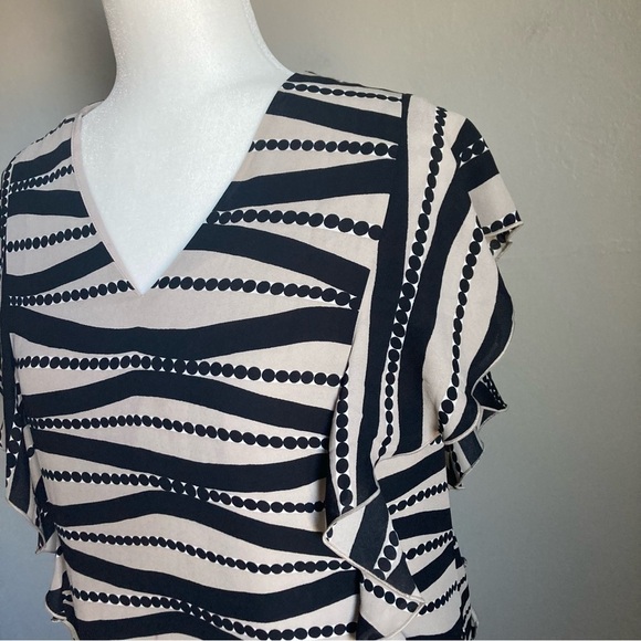Ann Taylor Black & Tan Striped Sleeveless Blouse Size MP - Picture 4 of 4